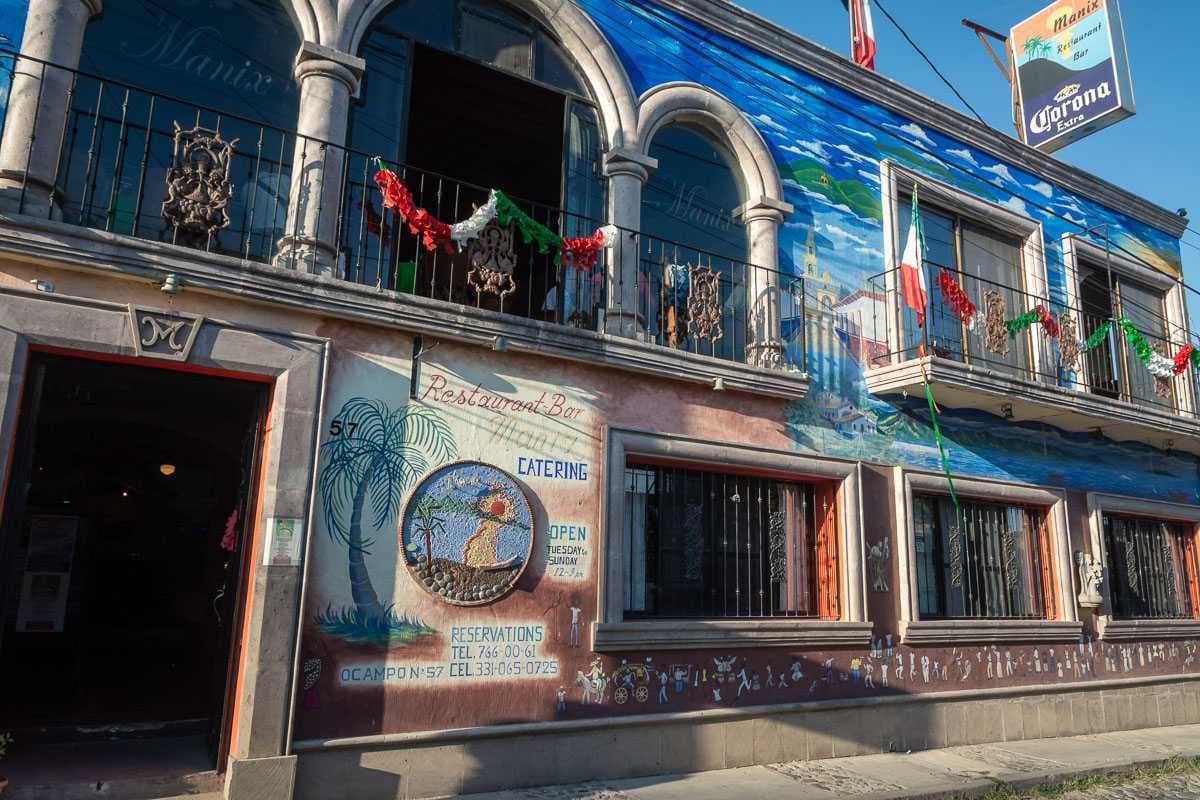 The España family home, where Manix is located.