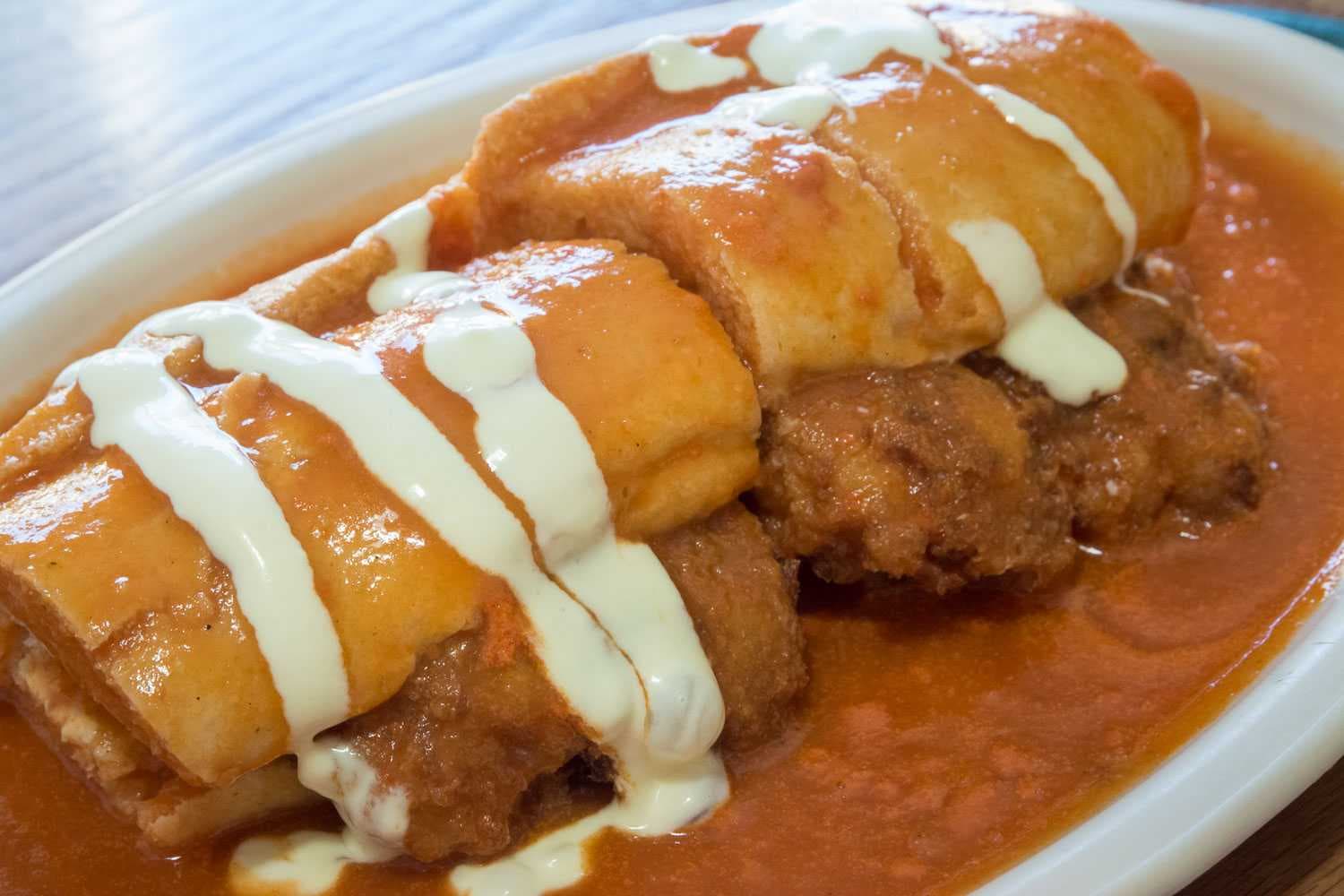 Torta de camarón (sandwich with breaded shrimp drowned in a mild red sauce).